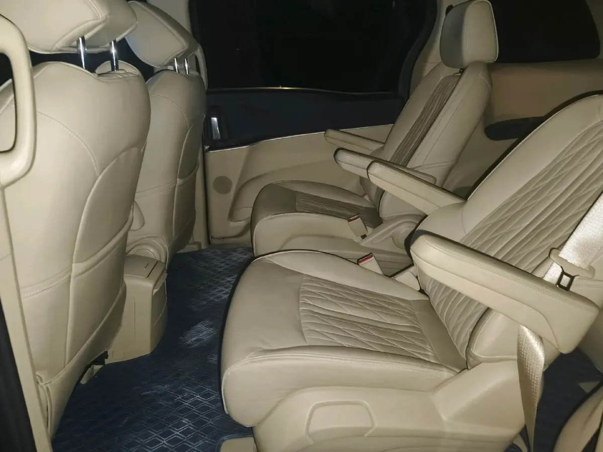 2023 Buick GL8 2.0T 237HP L4 9AT,autocango,china used car exporter,china ev exporter,chinese used car exporter,chinese used ev exporter