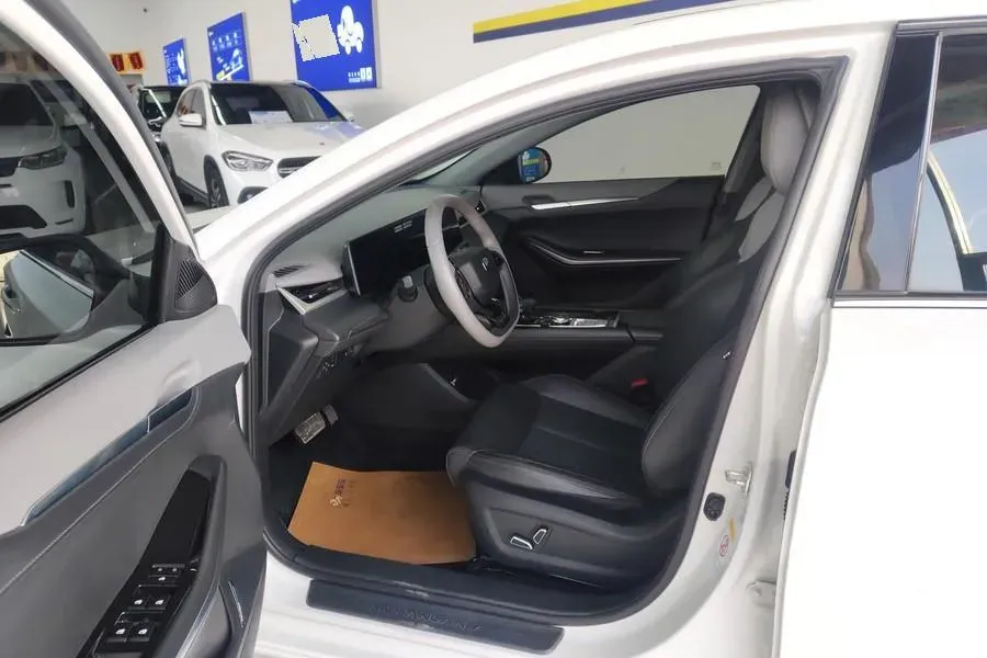 2023 ChangAn Raeton Plus 1.5T 188HP L4 7DCT,autocango,china used car exporter,china ev exporter,chinese used car exporter,chinese used ev exporter