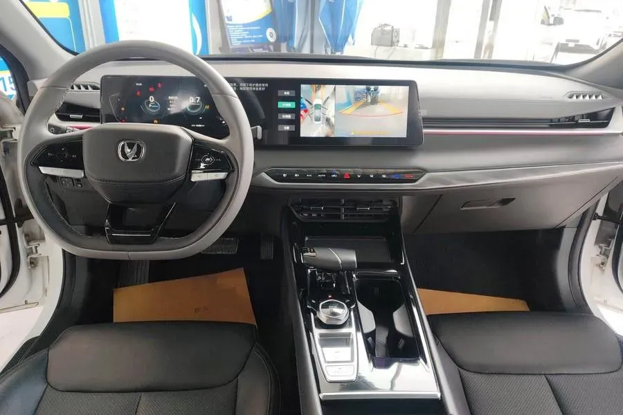 2023 ChangAn Raeton Plus 1.5T 188HP L4 7DCT,autocango,china used car exporter,china ev exporter,chinese used car exporter,chinese used ev exporter