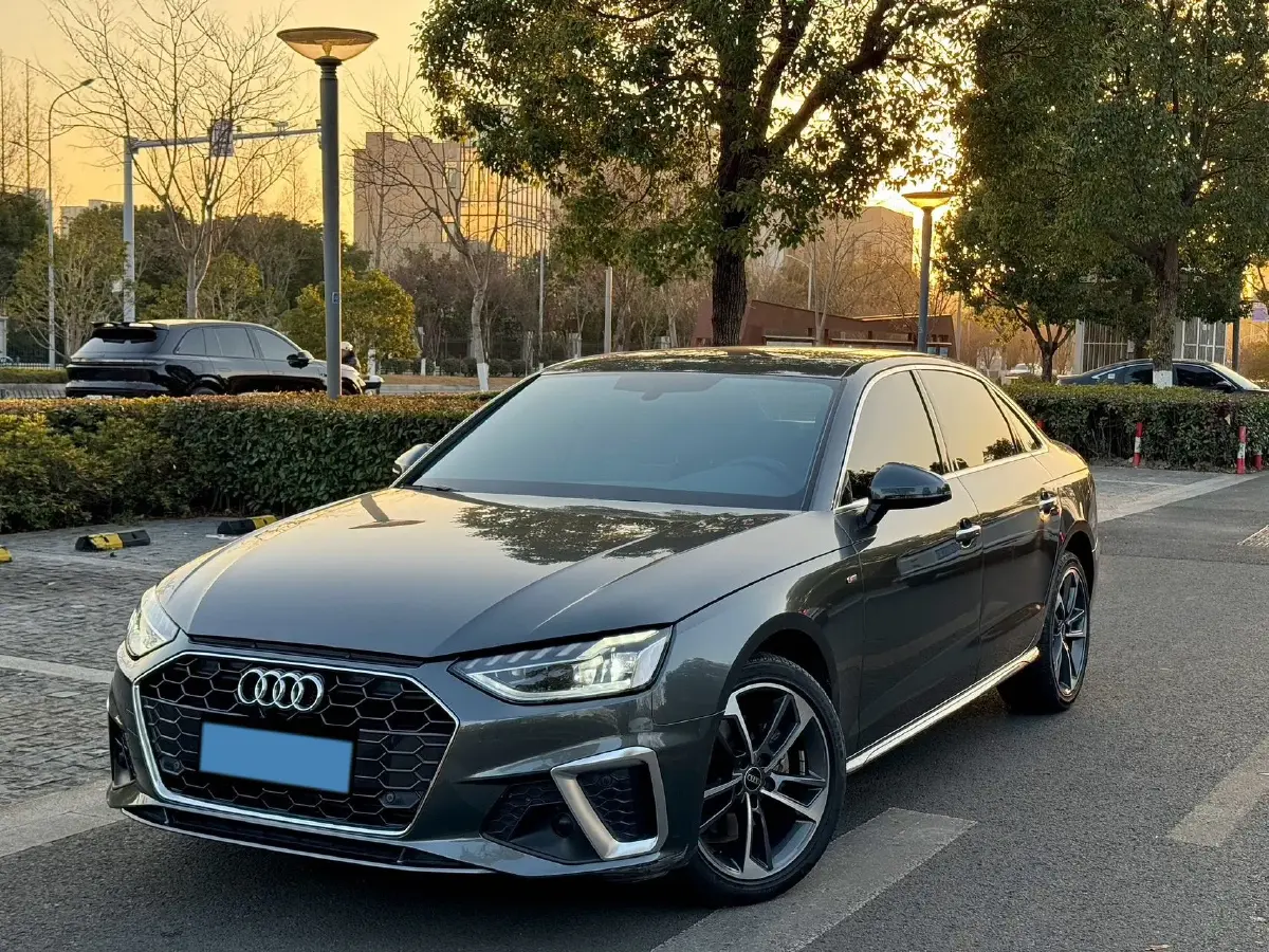 2024 Audi A4L 2.0T 190HP L4 7DCT