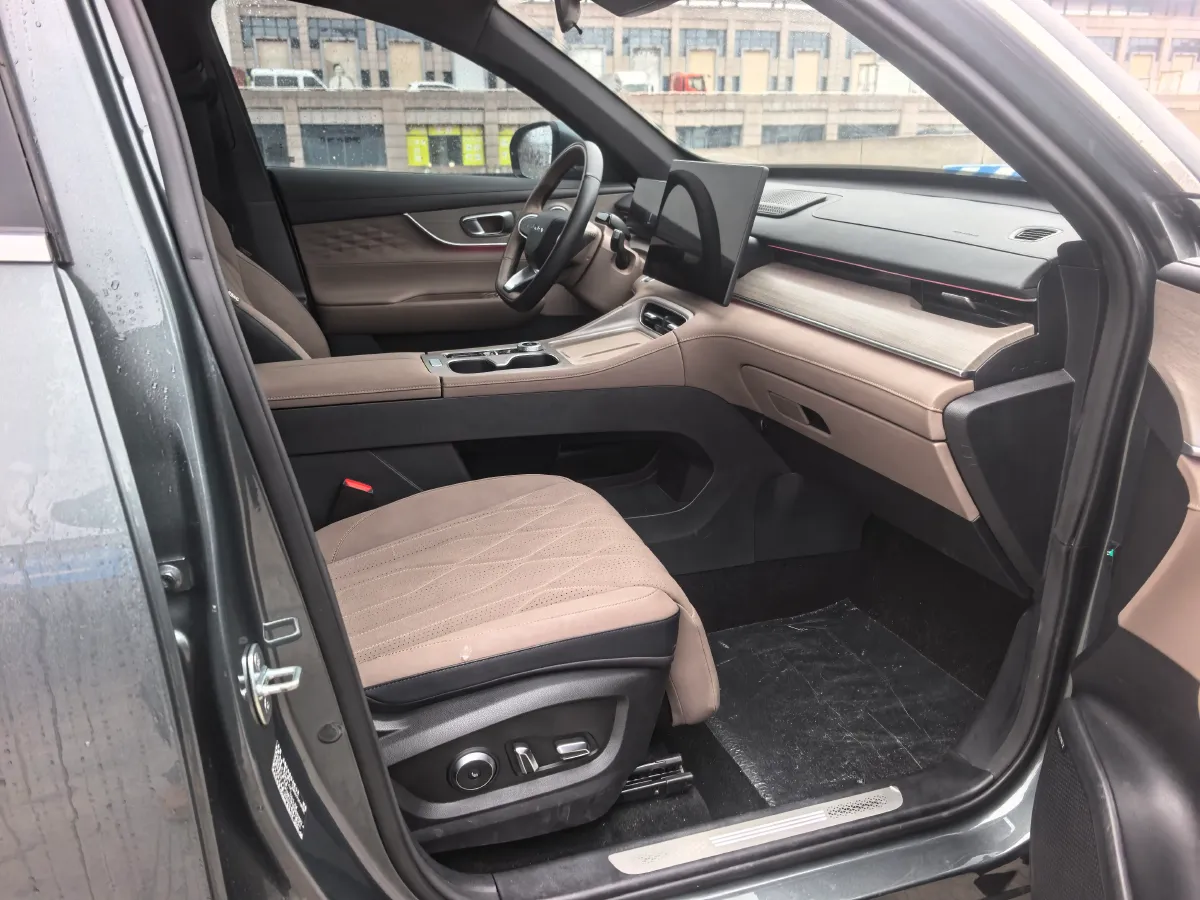 2025 Chery Tiggo 8 Plus 1.6T 197HP L4 7DCT,autocango,china used car exporter,china ev exporter,chinese used car exporter,chinese used ev exporter