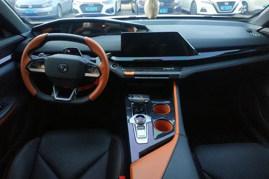 2022 ChangAn UNI-V 1.5T 188HP L4 7DCT,autocango,china used car exporter,china ev exporter,chinese used car exporter,chinese used ev exporter