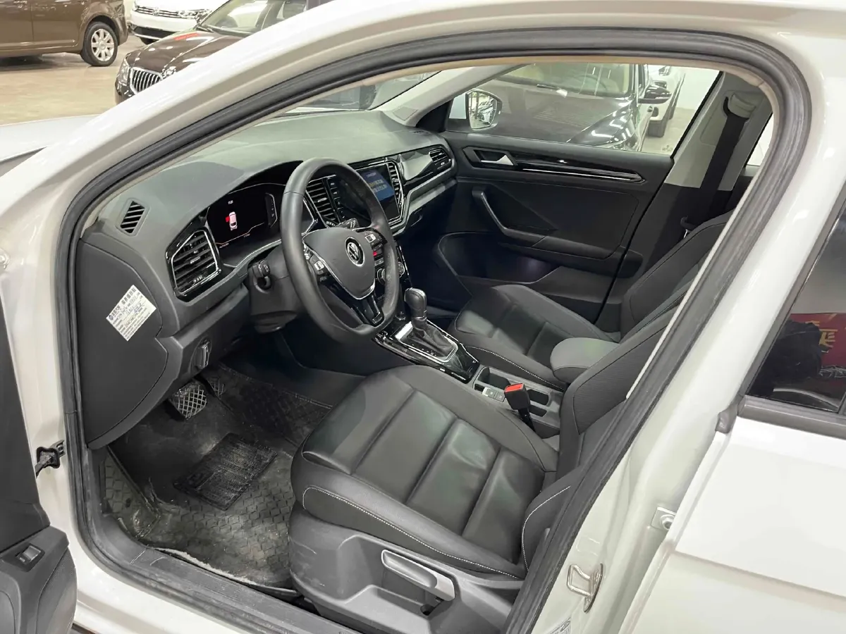 2021 Volkswagen T-Roc 1.4T 150HP L4 7DCT,autocango,china used car exporter,china ev exporter,chinese used car exporter,chinese used ev exporter