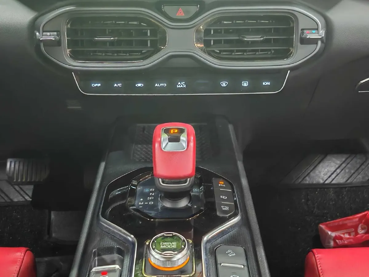 2020 Geely ICON 1.5T 177HP L3 7DCT,autocango,china used car exporter,china ev exporter,chinese used car exporter,chinese used ev exporter