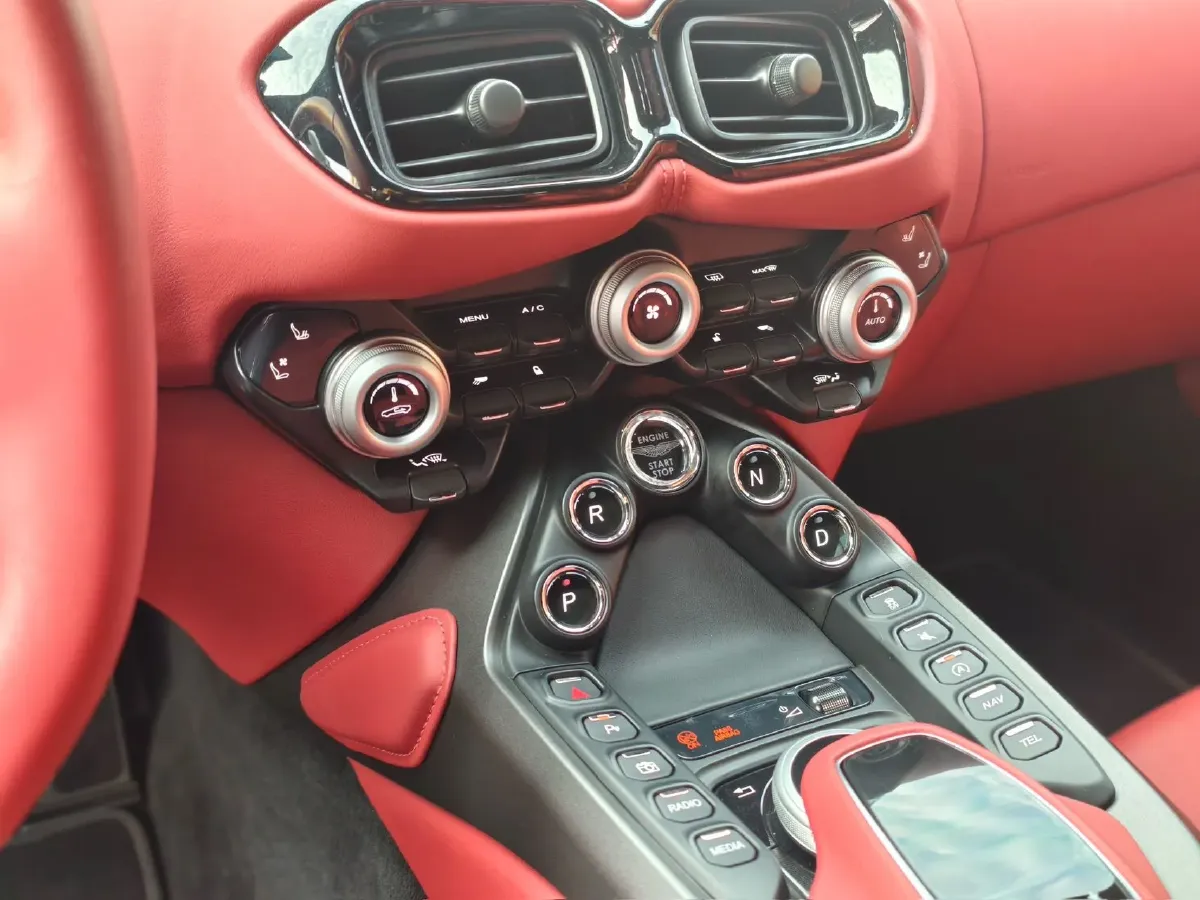 2023 Aston Martin V8 Vantage 4.0T 510HP V8 8AT,autocango,china used car exporter,china ev exporter,chinese used car exporter,chinese used ev exporter