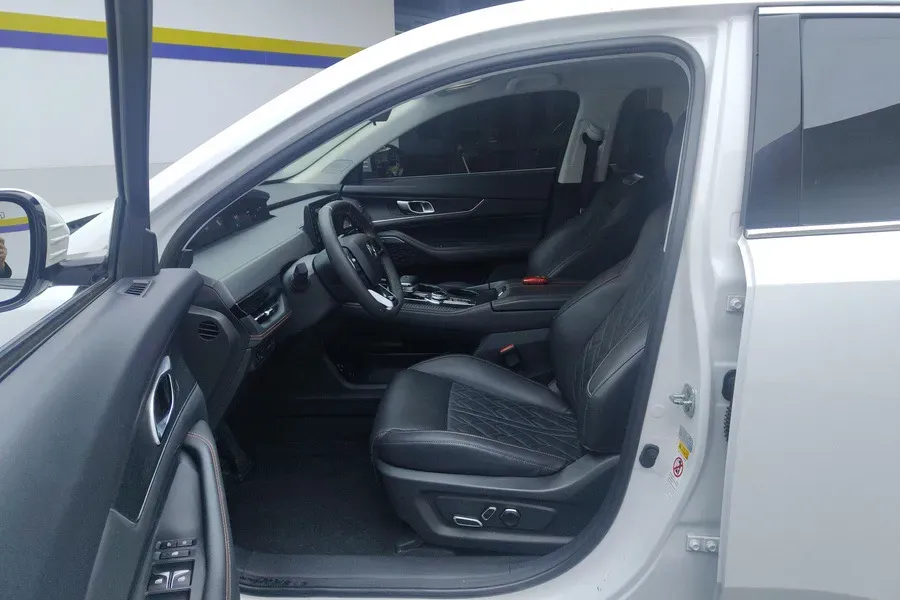 2021 ChangAn UNI-K 2.0T 233HP L4 8AT,autocango,china used car exporter,china ev exporter,chinese used car exporter,chinese used ev exporter