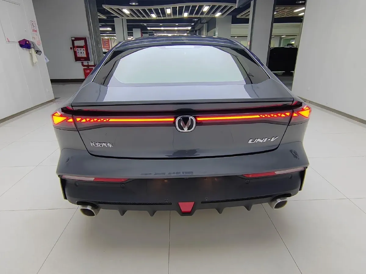 2024 ChangAn UNI-V 1.5T 188HP L4 7DCT,autocango,china used car exporter,china ev exporter,chinese used car exporter,chinese used ev exporter