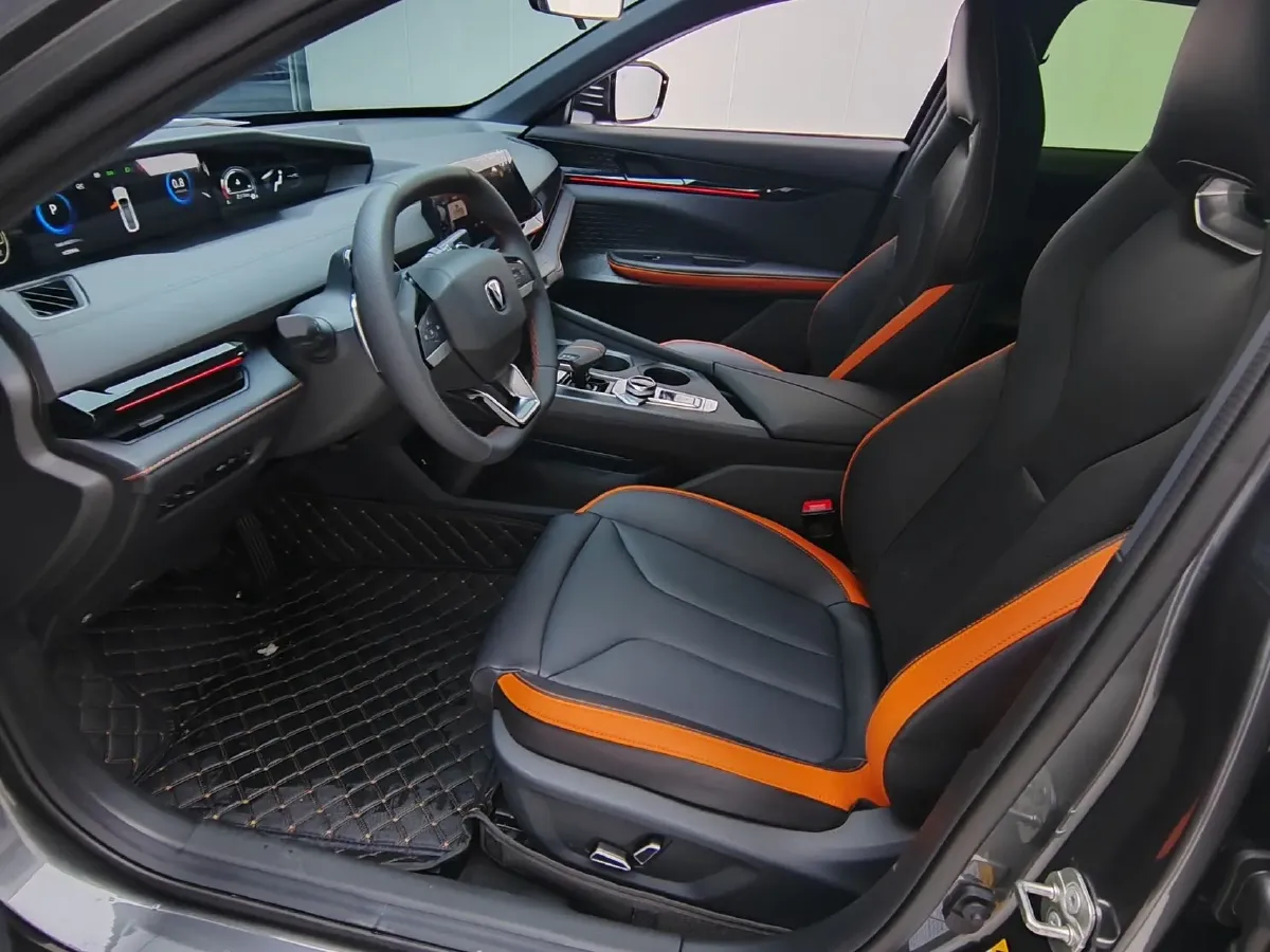 2024 ChangAn UNI-V 1.5T 188HP L4 7DCT,autocango,china used car exporter,china ev exporter,chinese used car exporter,chinese used ev exporter