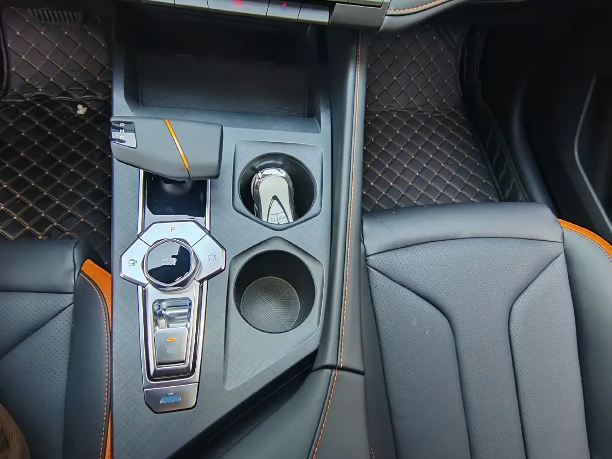 2024 ChangAn UNI-V 1.5T 188HP L4 7DCT,autocango,china used car exporter,china ev exporter,chinese used car exporter,chinese used ev exporter