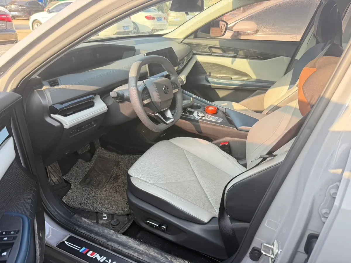 2023 ChangAn UNI-V iDD 1.5T 170HP L4 6TCT PHEV 18.4KWH,autocango,china used car exporter,china ev exporter,chinese used car exporter,chinese used ev exporter