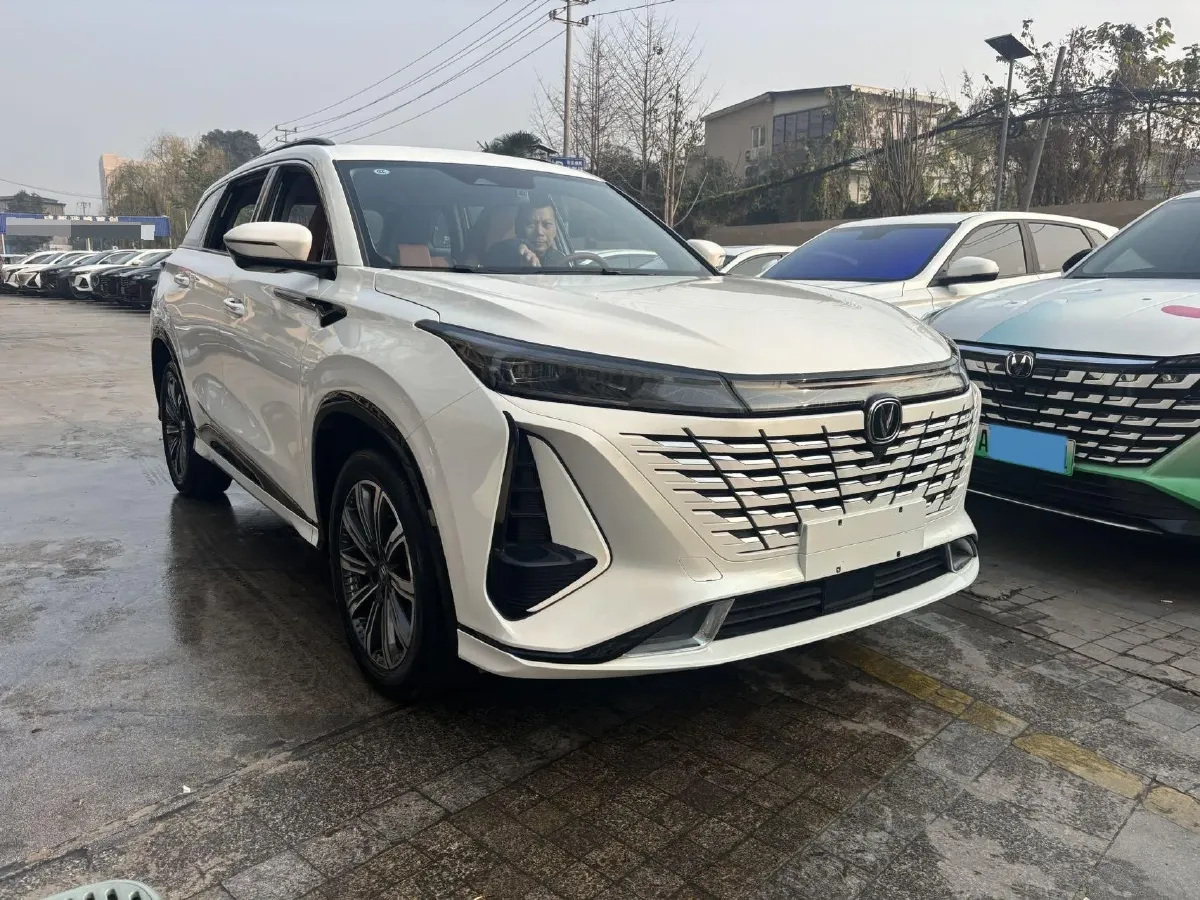 2023 ChangAn CS75 Plus 1.5T 188HP L4 8AT,autocango,china used car exporter,china ev exporter,chinese used car exporter,chinese used ev exporter
