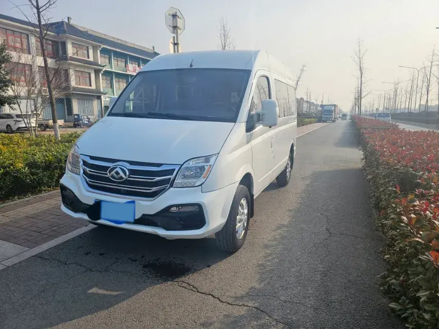 2023 MAXUS XinTu V80 2.0T 139HP L4 6MT