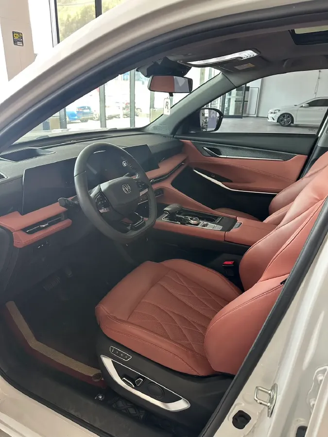 2023 ChangAn CS75 Plus 2.0T 233HP L4 8AT,autocango,china used car exporter,china ev exporter,chinese used car exporter,chinese used ev exporter