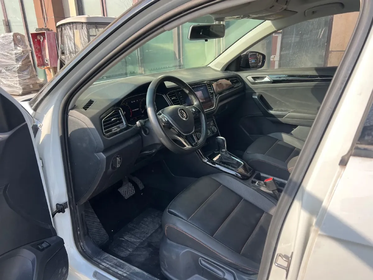 2021 Volkswagen T-Roc 1.4T 150HP L4 7DCT,autocango,china used car exporter,china ev exporter,chinese used car exporter,chinese used ev exporter