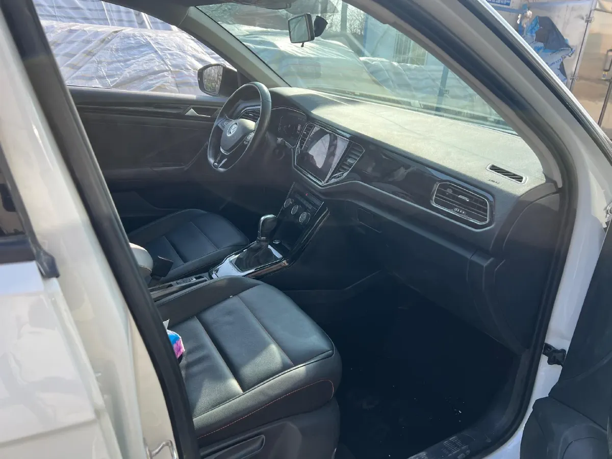 2021 Volkswagen T-Roc 1.4T 150HP L4 7DCT,autocango,china used car exporter,china ev exporter,chinese used car exporter,chinese used ev exporter
