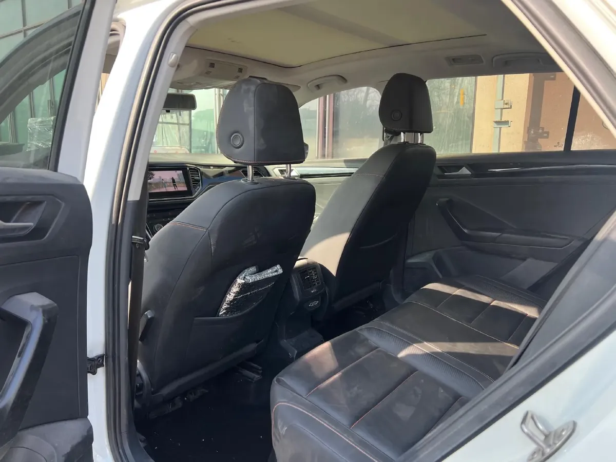 2021 Volkswagen T-Roc 1.4T 150HP L4 7DCT,autocango,china used car exporter,china ev exporter,chinese used car exporter,chinese used ev exporter
