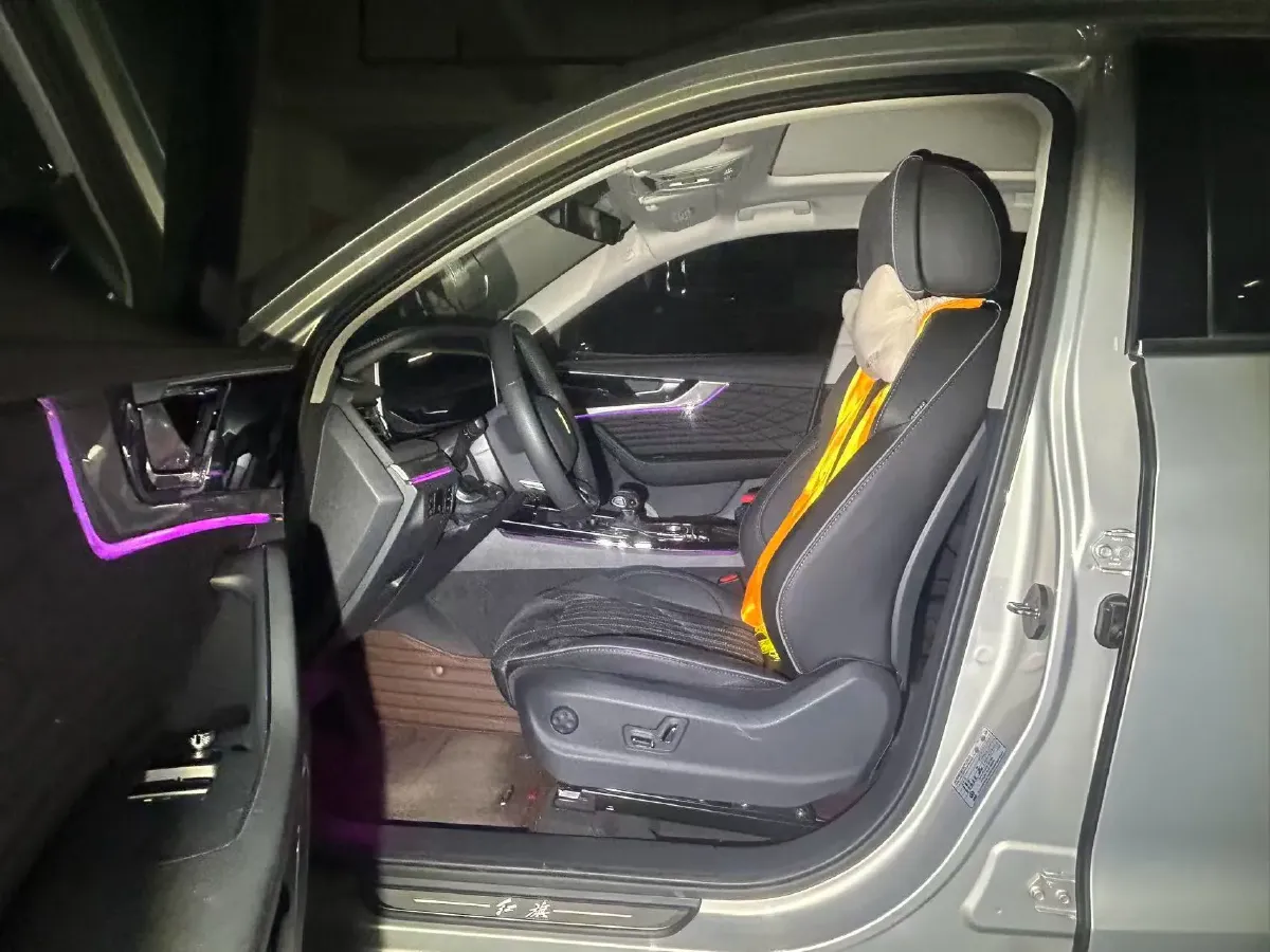 2022 HongQi HS5 2.0T 224HP L4 6AT,autocango,china used car exporter,china ev exporter,chinese used car exporter,chinese used ev exporter