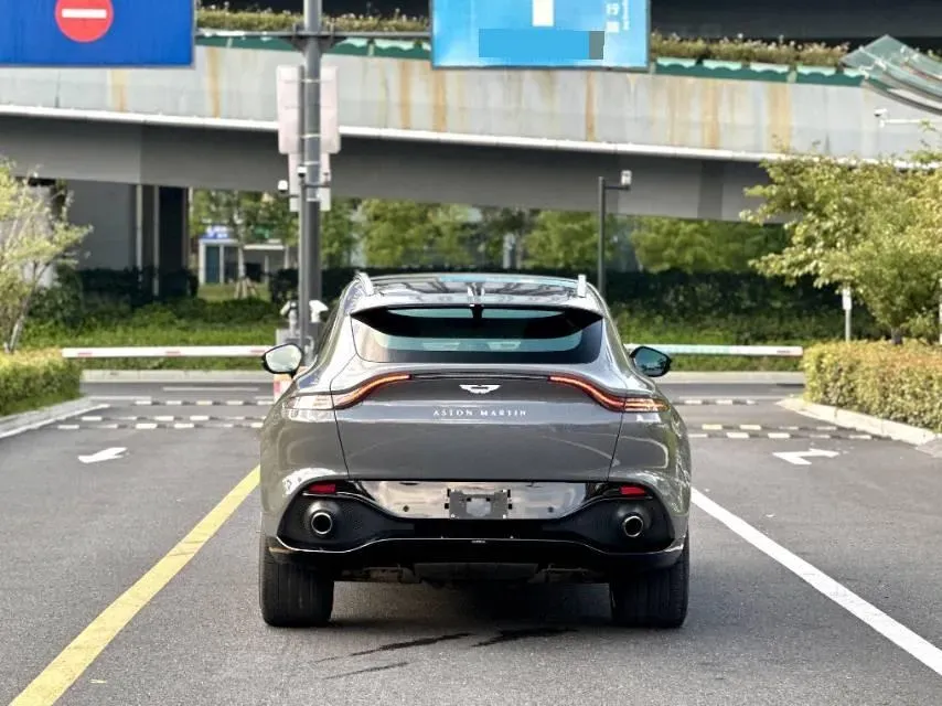 2022 Aston Martin DBX 3.0T 435HP L6 9AT,autocango,china used car exporter,china ev exporter,chinese used car exporter,chinese used ev exporter