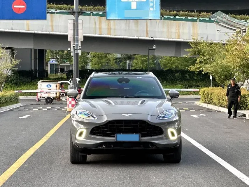 2022 Aston Martin DBX 3.0T 435HP L6 9AT,autocango,china used car exporter,china ev exporter,chinese used car exporter,chinese used ev exporter