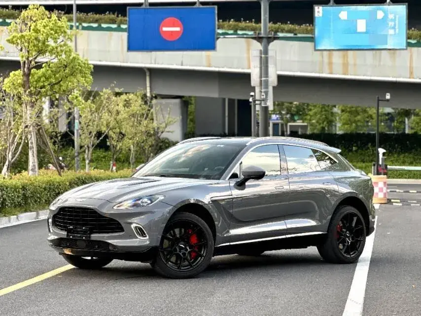 2022 Aston Martin DBX 3.0T 435HP L6 9AT