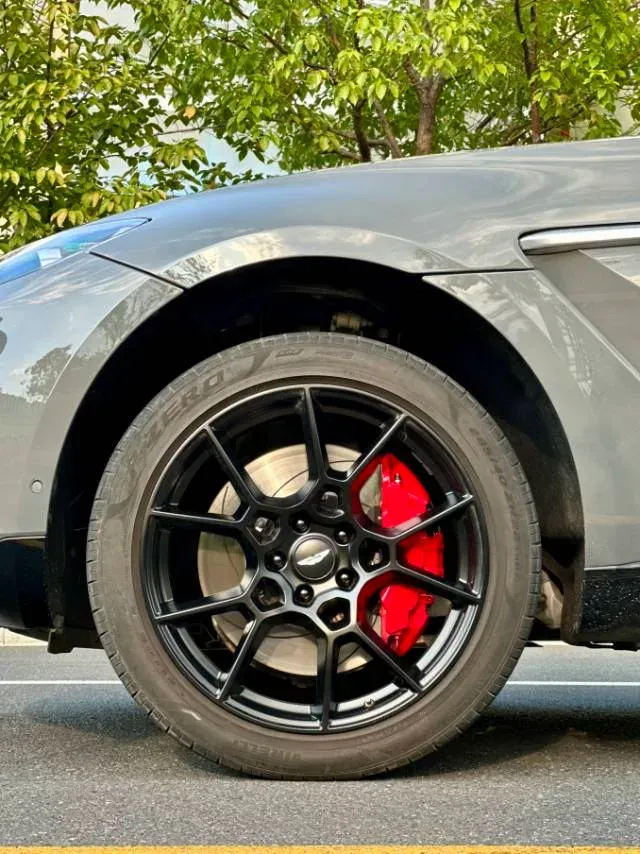 2022 Aston Martin DBX 3.0T 435HP L6 9AT,autocango,china used car exporter,china ev exporter,chinese used car exporter,chinese used ev exporter