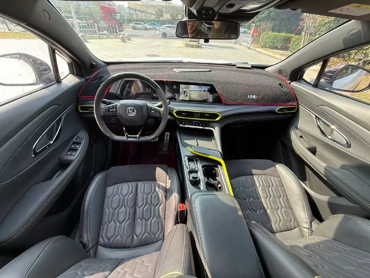 2021 ChangAn UNI-T 1.5T 180HP L4 7DCT,autocango,china used car exporter,china ev exporter,chinese used car exporter,chinese used ev exporter