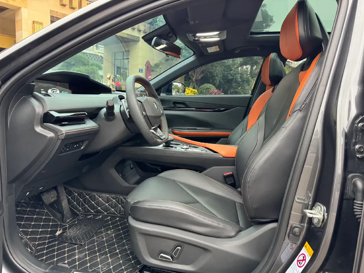 2022 ChangAn UNI-V 1.5T 188HP L4 7DCT,autocango,china used car exporter,china ev exporter,chinese used car exporter,chinese used ev exporter