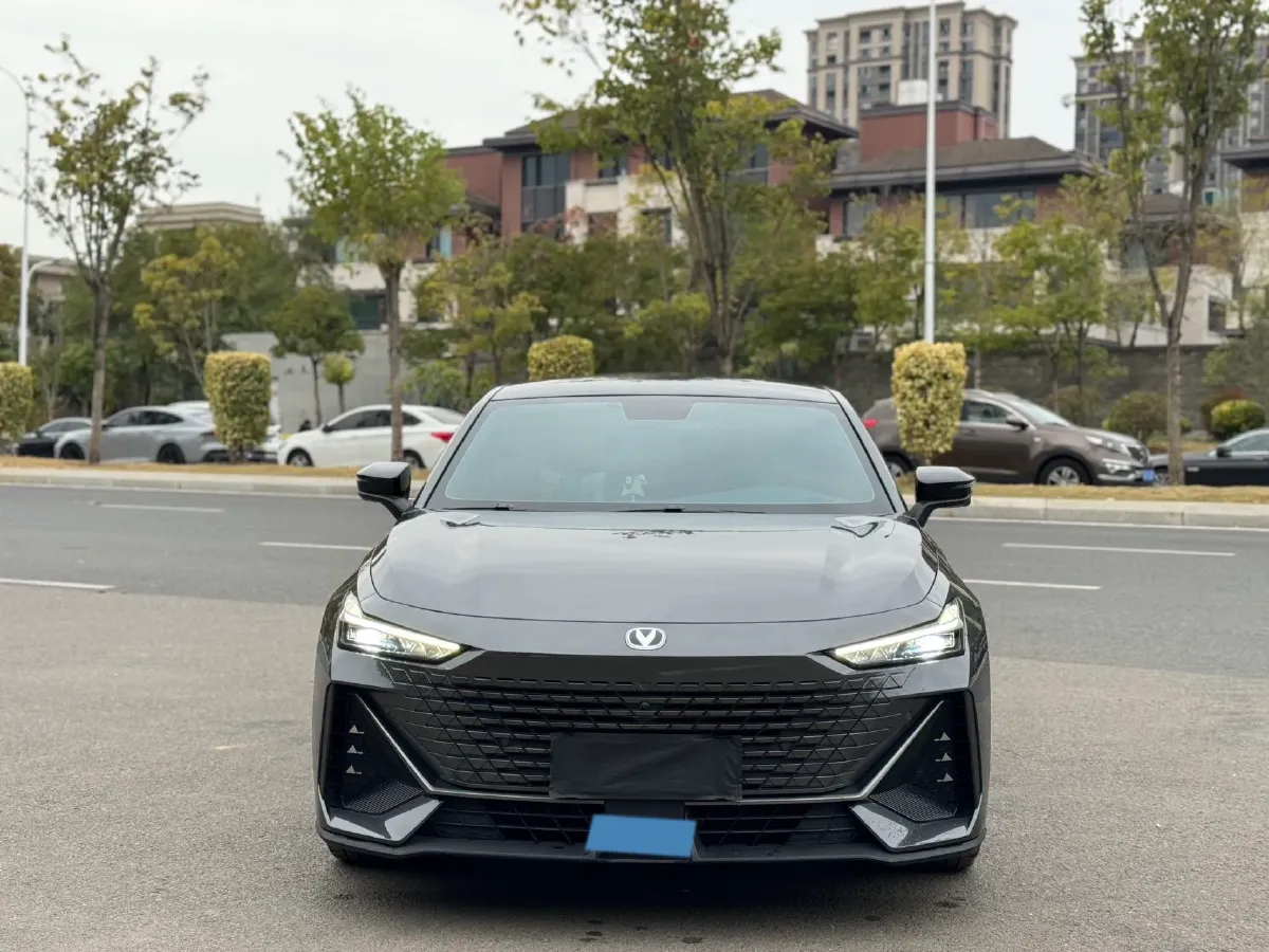 2022 ChangAn UNI-V 1.5T 188HP L4 7DCT,autocango,china used car exporter,china ev exporter,chinese used car exporter,chinese used ev exporter