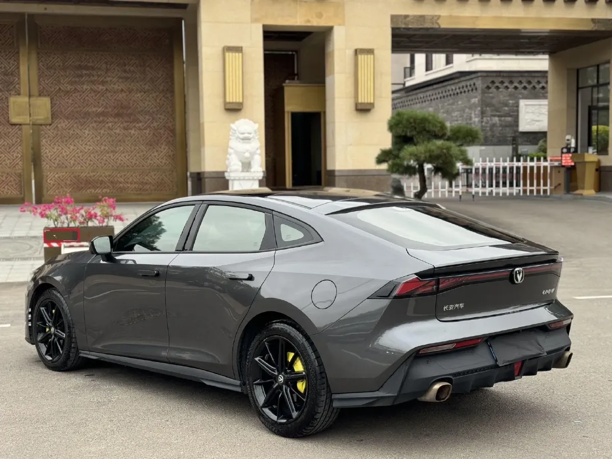 2022 ChangAn UNI-V 1.5T 188HP L4 7DCT,autocango,china used car exporter,china ev exporter,chinese used car exporter,chinese used ev exporter