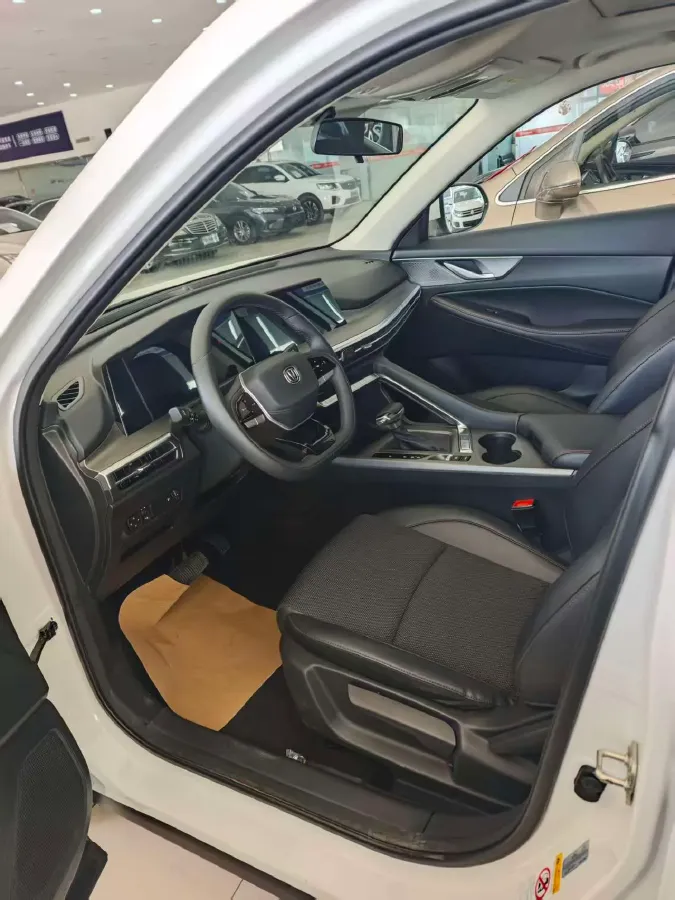 2023 ChangAn CS35 Plus 1.4T 160HP L4 7DCT,autocango,china used car exporter,china ev exporter,chinese used car exporter,chinese used ev exporter