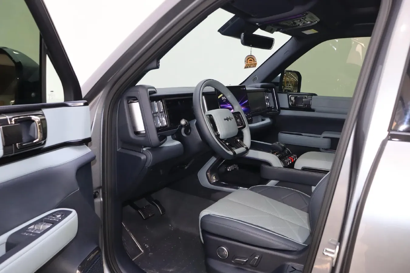 2023 FangChengBao Bao 5 1.5T 194HP L4 E-CVT PHEV 31.8KWH,autocango,china used car exporter,china ev exporter,chinese used car exporter,chinese used ev exporter