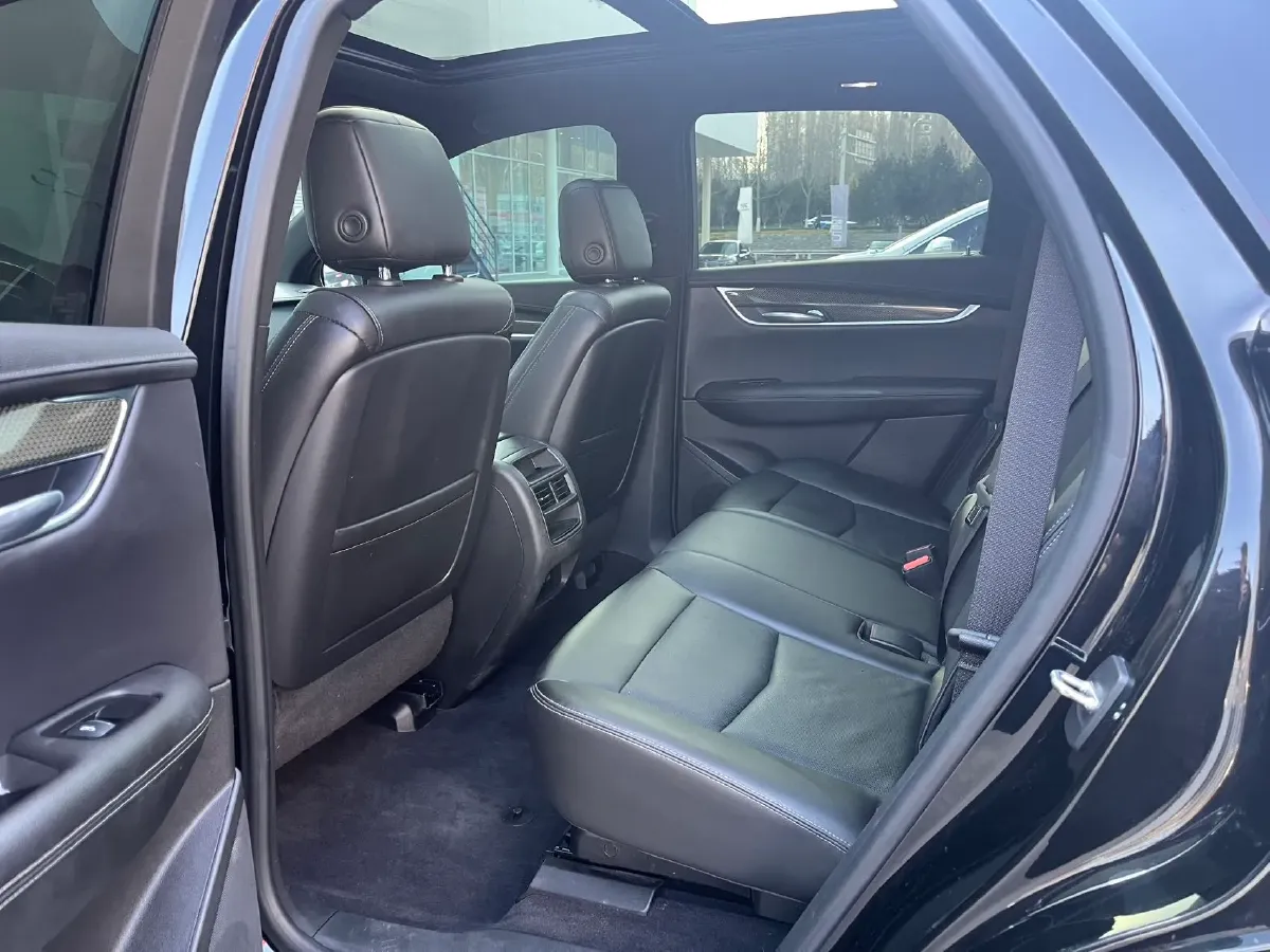 2022 Cadillac XT5 2.0T 237HP L4 9AT,autocango,china used car exporter,china ev exporter,chinese used car exporter,chinese used ev exporter