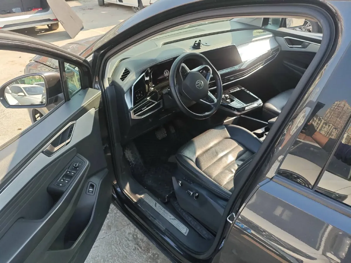 2021 Volkswagen Talagon 2.0T 220HP L4 7DCT,autocango,china used car exporter,china ev exporter,chinese used car exporter,chinese used ev exporter