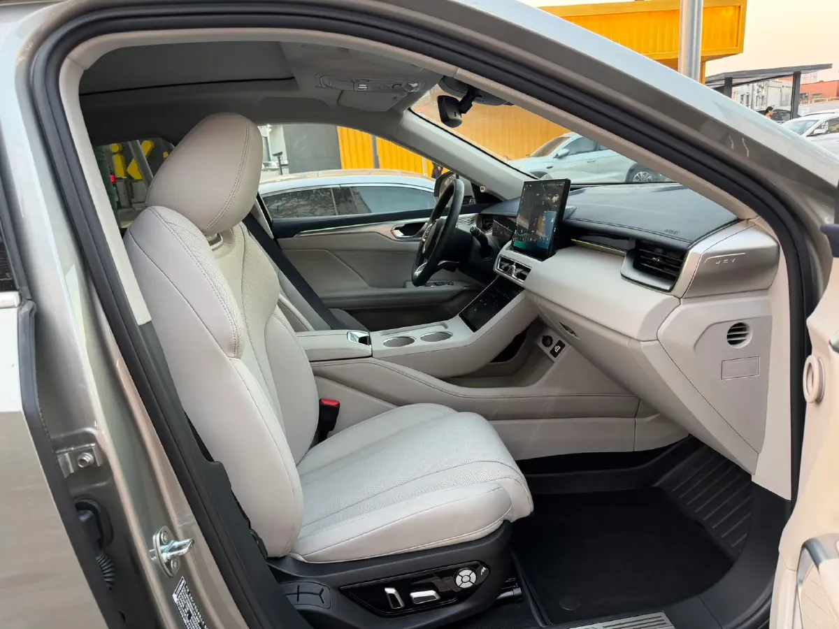 2024 WEY Mocha 1.5T 170HP L4 4DHT PHEV 35.04KWH,autocango,china used car exporter,china ev exporter,chinese used car exporter,chinese used ev exporter