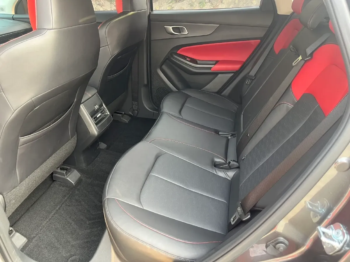 2022 ChangAn Oshan X7 Plus 1.5T 188HP L4 7DCT,autocango,china used car exporter,china ev exporter,chinese used car exporter,chinese used ev exporter