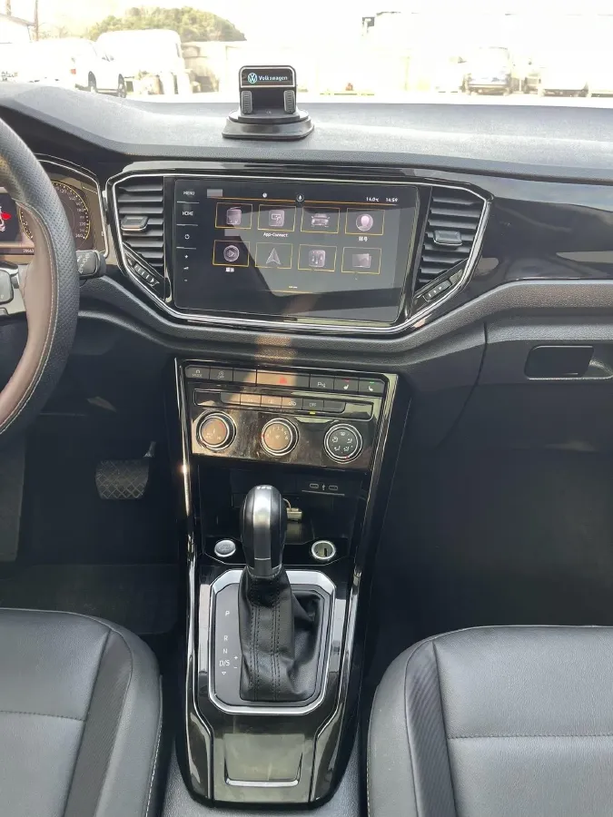 2021 Volkswagen T-Roc 1.4T 150HP L4 7DCT,autocango,china used car exporter,china ev exporter,chinese used car exporter,chinese used ev exporter