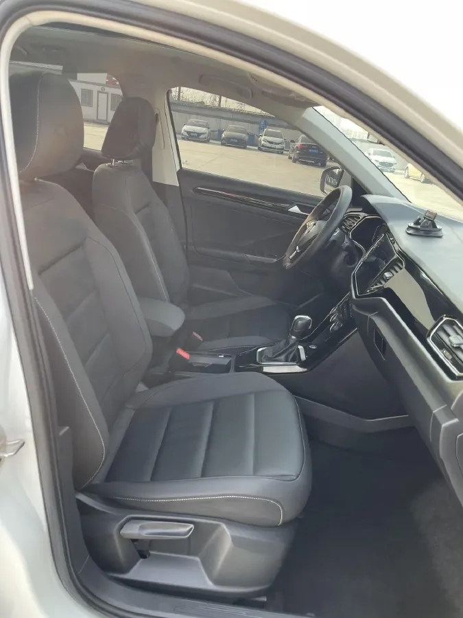 2021 Volkswagen T-Roc 1.4T 150HP L4 7DCT,autocango,china used car exporter,china ev exporter,chinese used car exporter,chinese used ev exporter