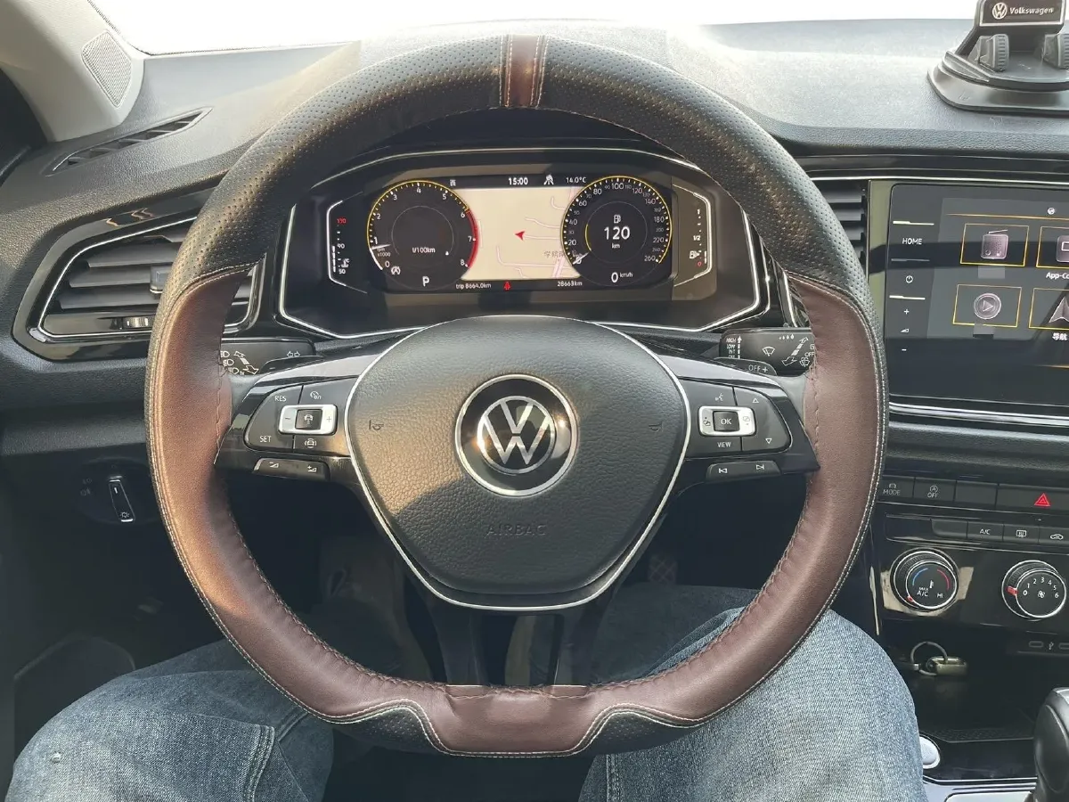 2021 Volkswagen T-Roc 1.4T 150HP L4 7DCT,autocango,china used car exporter,china ev exporter,chinese used car exporter,chinese used ev exporter