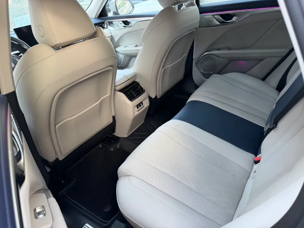 2024 WEY Mocha 1.5T 170HP L4 4DHT PHEV 35.04KWH,autocango,china used car exporter,china ev exporter,chinese used car exporter,chinese used ev exporter