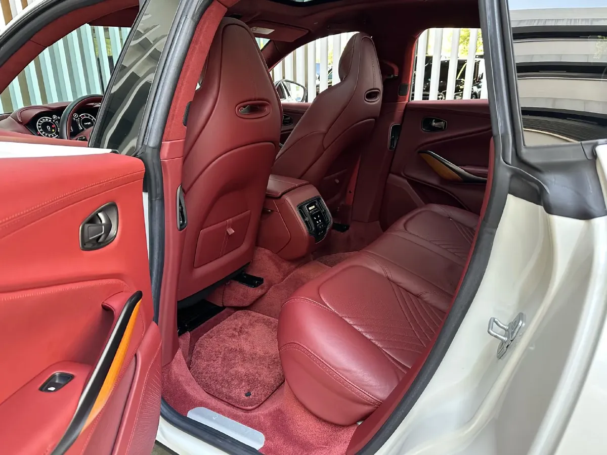 2021 Aston Martin DBX 4.0T 550HP V8 9AT,autocango,china used car exporter,china ev exporter,chinese used car exporter,chinese used ev exporter