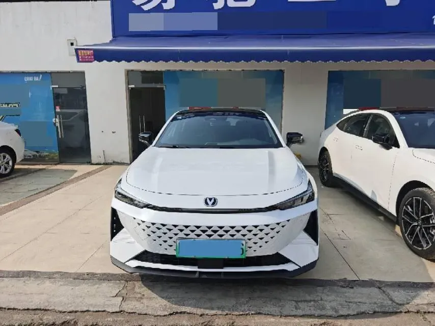 2024 ChangAn UNI-V iDD 1.5L 110HP L4 E-CVT PHEV 18.99KWH,autocango,china used car exporter,china ev exporter,chinese used car exporter,chinese used ev exporter