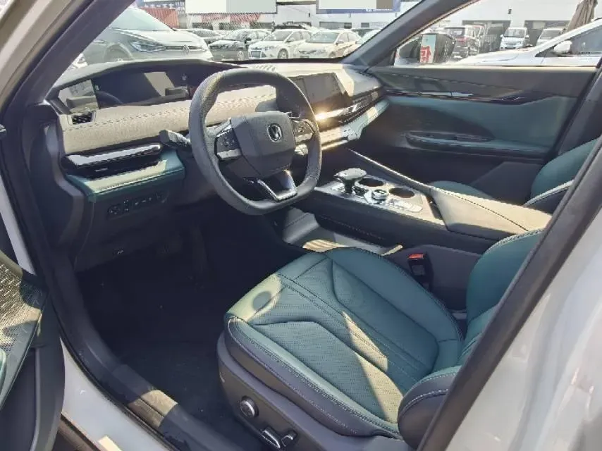 2024 ChangAn UNI-V iDD 1.5L 110HP L4 E-CVT PHEV 18.99KWH,autocango,china used car exporter,china ev exporter,chinese used car exporter,chinese used ev exporter