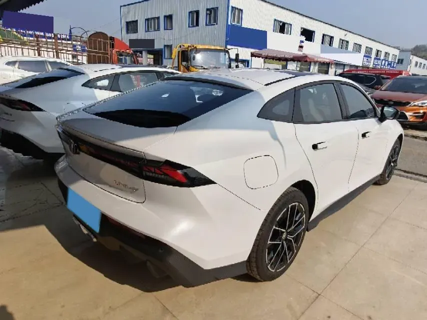 2024 ChangAn UNI-V iDD 1.5L 110HP L4 E-CVT PHEV 18.99KWH,autocango,china used car exporter,china ev exporter,chinese used car exporter,chinese used ev exporter