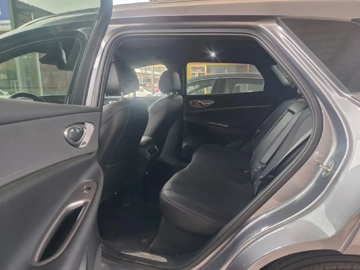 2025 LanDian E5 PLUS 1.5L 95HP L4 E-CVT PHEV,autocango,china used car exporter,china ev exporter,chinese used car exporter,chinese used ev exporter