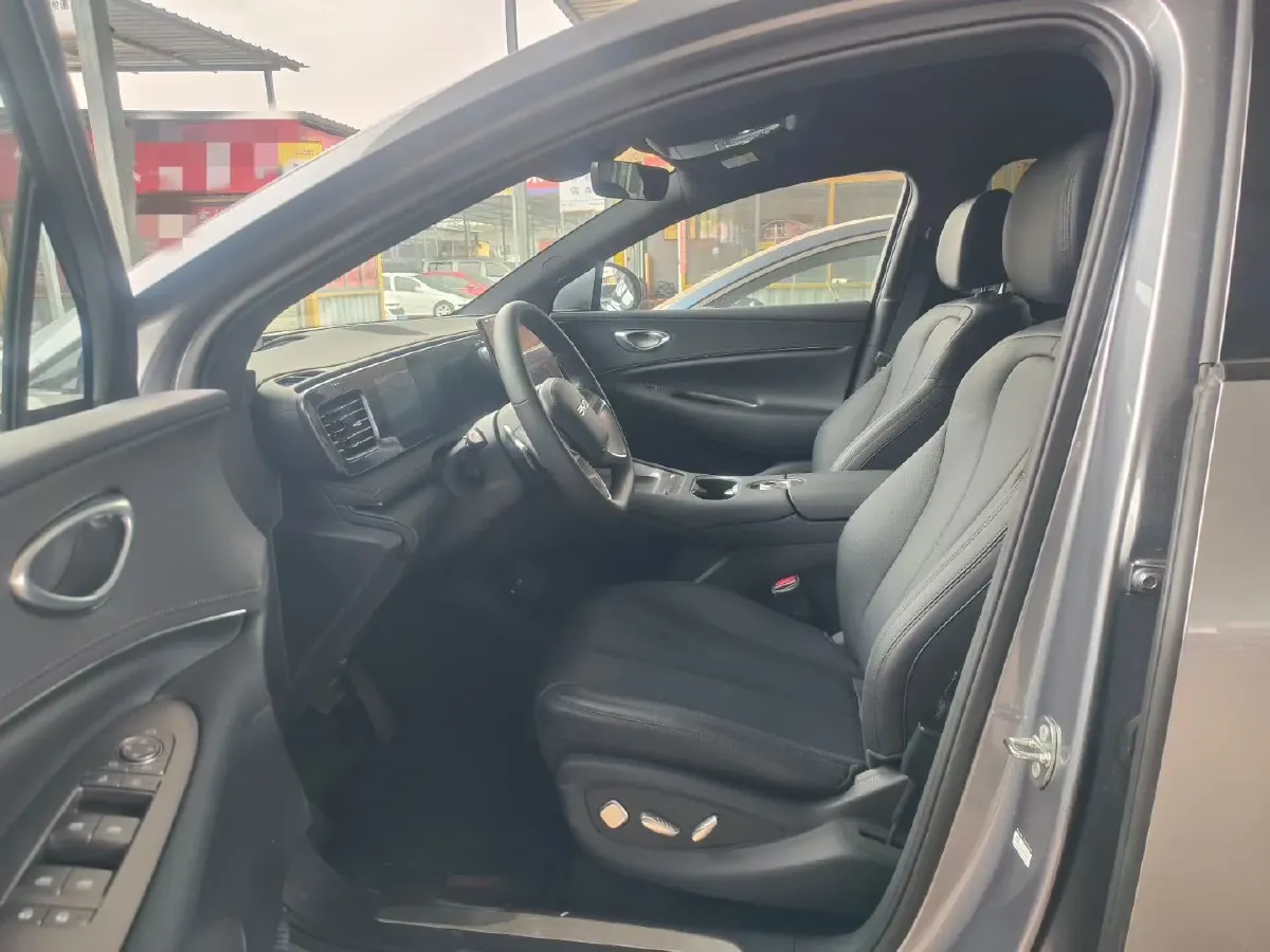 2025 LanDian E5 PLUS 1.5L 95HP L4 E-CVT PHEV,autocango,china used car exporter,china ev exporter,chinese used car exporter,chinese used ev exporter