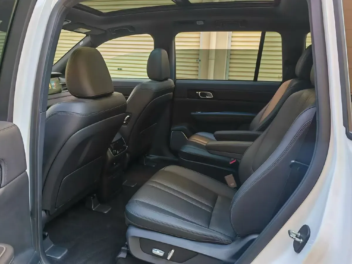 2020 Li ONE Range Extended 131HP REEV 40.5KWH,autocango,china used car exporter,china ev exporter,chinese used car exporter,chinese used ev exporter