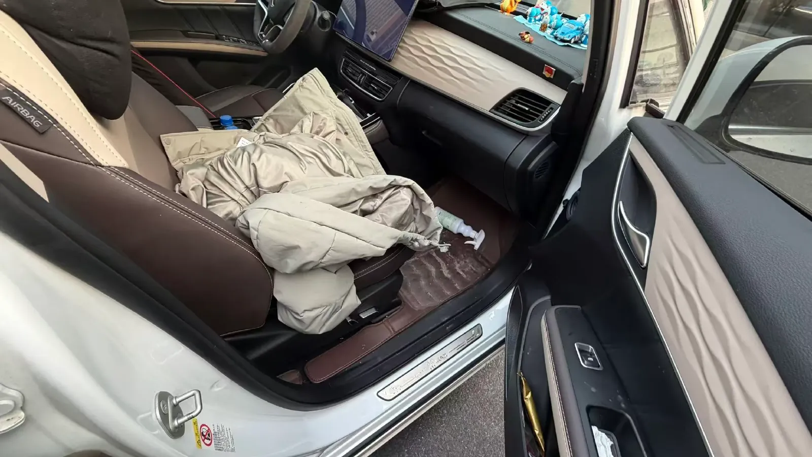 2022 Skyworth HT-i 1.5L 110HP L4 E-CVT PHEV 21.68KWH,autocango,china used car exporter,china ev exporter,chinese used car exporter,chinese used ev exporter