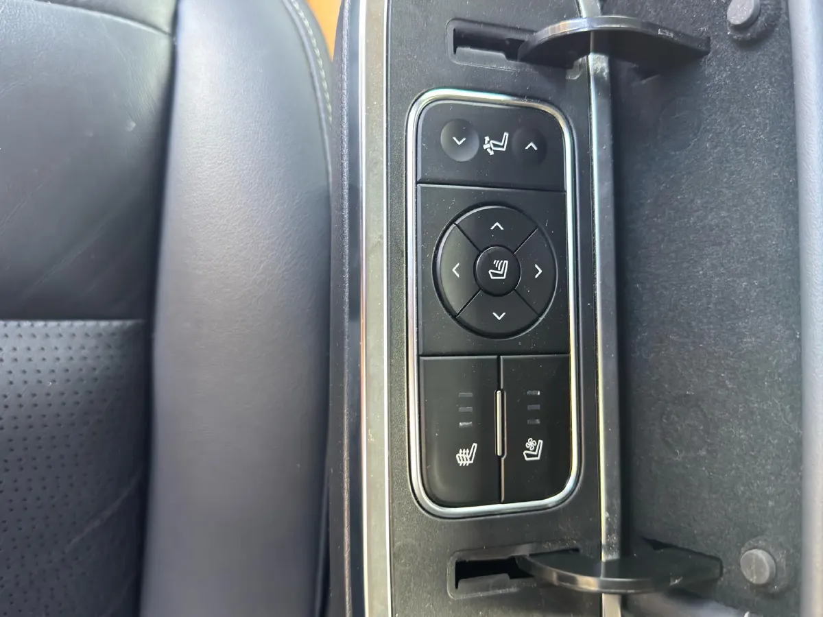 2021 GAC Trumpchi M8 2.0T 252HP L4 8AT,autocango,china used car exporter,china ev exporter,chinese used car exporter,chinese used ev exporter