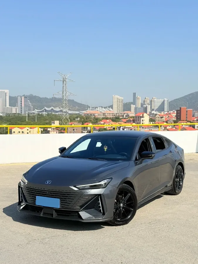 2024 ChangAn UNI-V 1.5T 188HP L4 7DCT,autocango,china used car exporter,china ev exporter,chinese used car exporter,chinese used ev exporter