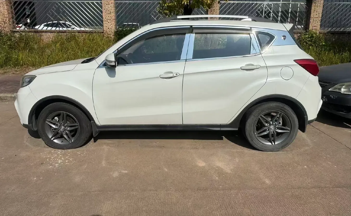2017 Landwind X2 1.6L 125HP L4 5MT,autocango,china used car exporter,china ev exporter,chinese used car exporter,chinese used ev exporter